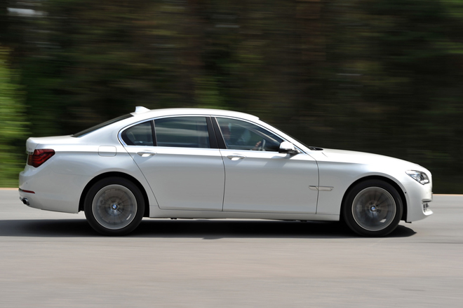 BMW 750i | AUTOCAR JAPAN