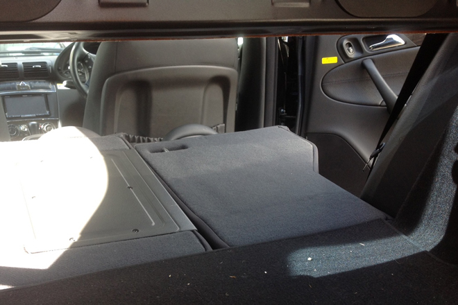 時にはトランクスルー化のお手伝いをすることも Autocar Japan