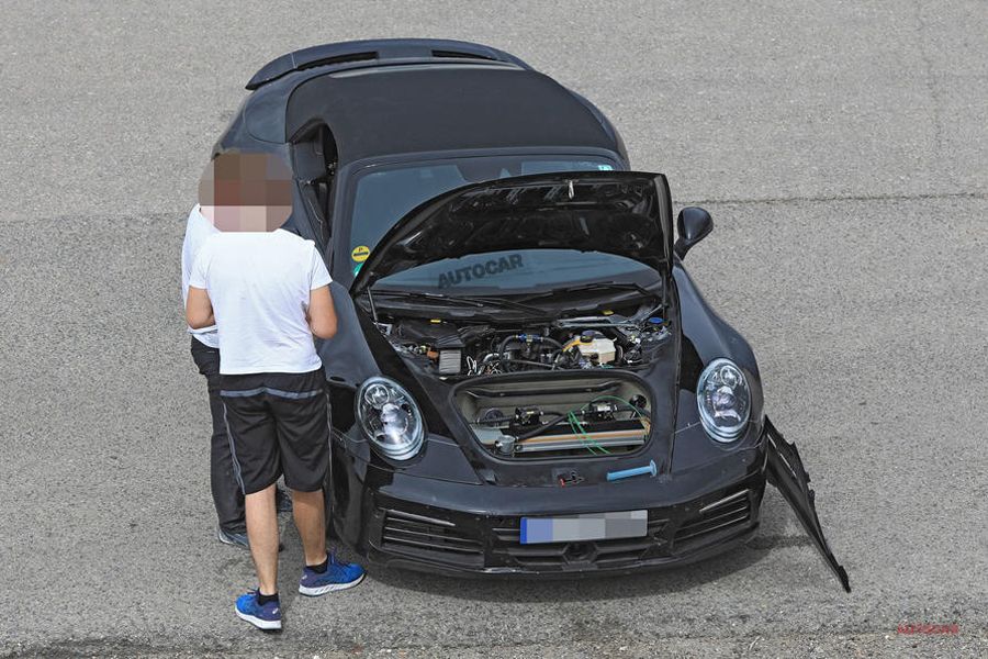 8代目911カブリオレ開発車　ボンネットオープン