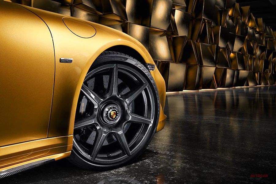 ポルシェ　ブレイデッドカーボンホイール3