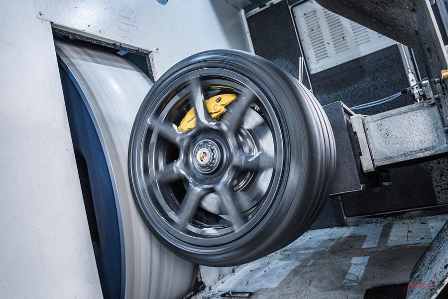 ポルシェ　ブレイデッドカーボンホイール製造工程2