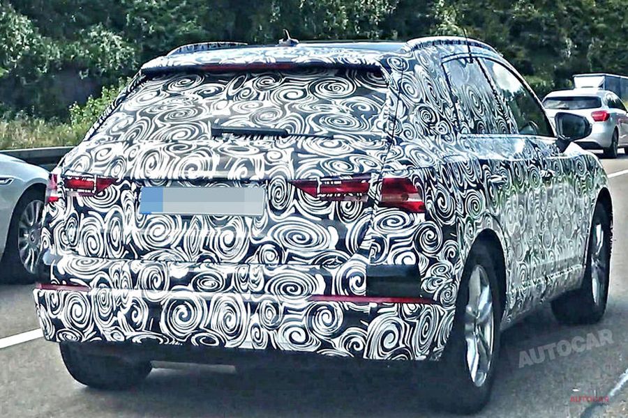 2代目アウディQ3開発車 後