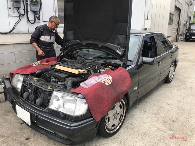 画像 写真 W124型メルセデス ベンツ 400e 4 2amg 車検整備 凄みのある雰囲気 Autocar Japan
