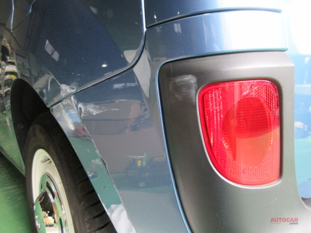 ルノー カングー自損修理 無塗装の樹脂バンパーも修理で対応 Autocar Japan