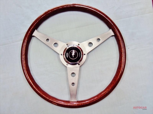 フェレロ ウッドステアリング/35cm - AUTOCAR JAPAN