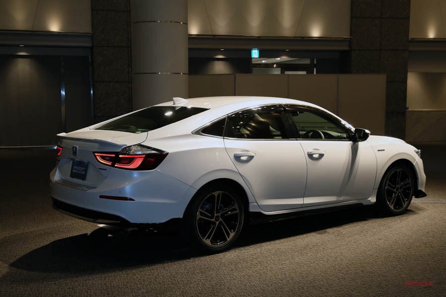 実車 ホンダ・インサイト新型（ホンダアクセス用品装着車） - AUTOCAR