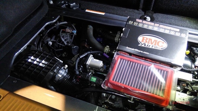 3代目ルノー トゥインゴgt エアフィルター交換 マル秘モディファイで吸入効率アップ J Engine ジェイ エンジン スペシャルショップ Autocar Japan