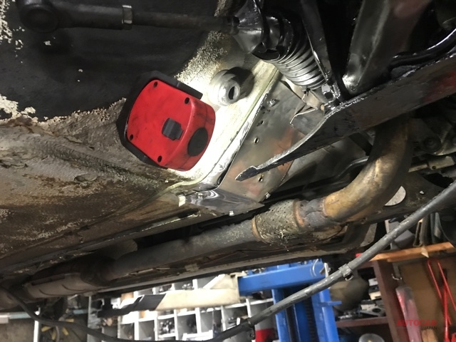 ミニ カブリオレ 車検 エンジンサブフレーム マウント交換 フロア補修 Autocar Japan