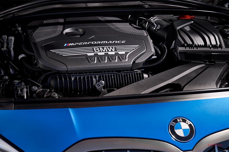 「新型BMW M135i xドライブ（欧州仕様）のエンジン」