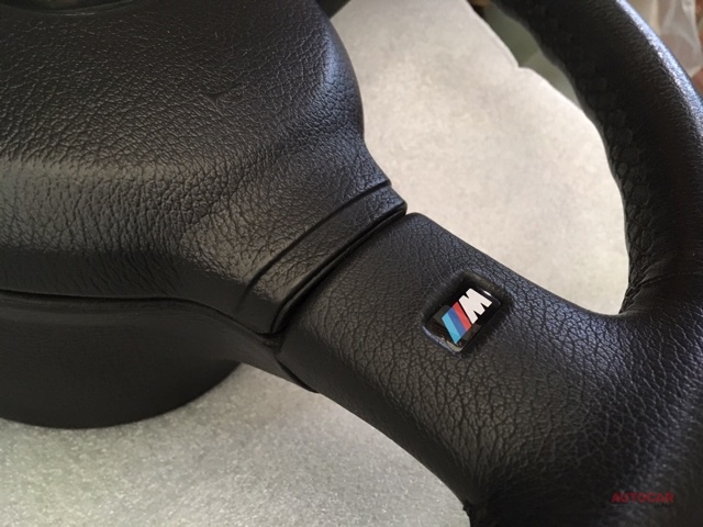  E30型3シリーズ用の純正のMテクニックステアリング E30型BMW 3シリーズ用 純正Mテクニックステアリング／現在廃盤／新同品