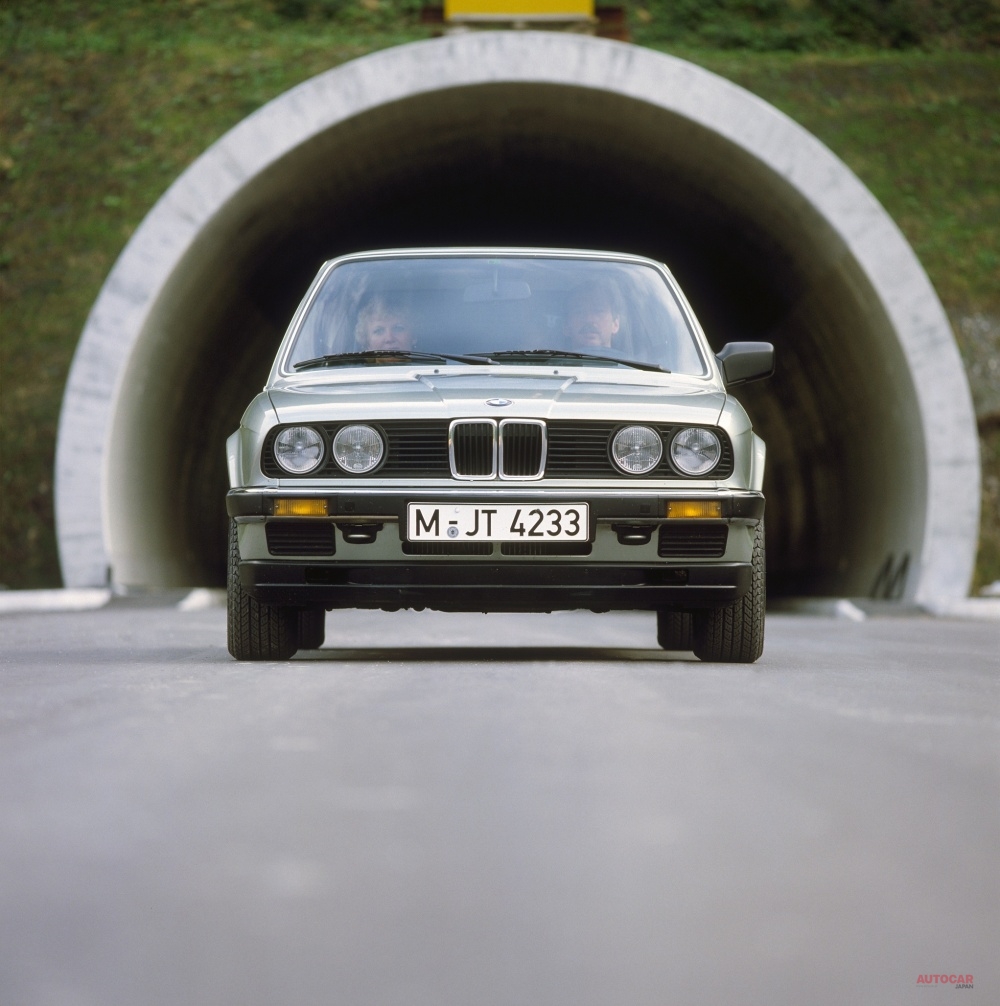 バブル経済期、「六本木のカローラ」と呼ばれていたE30型BMW 3シリーズ。