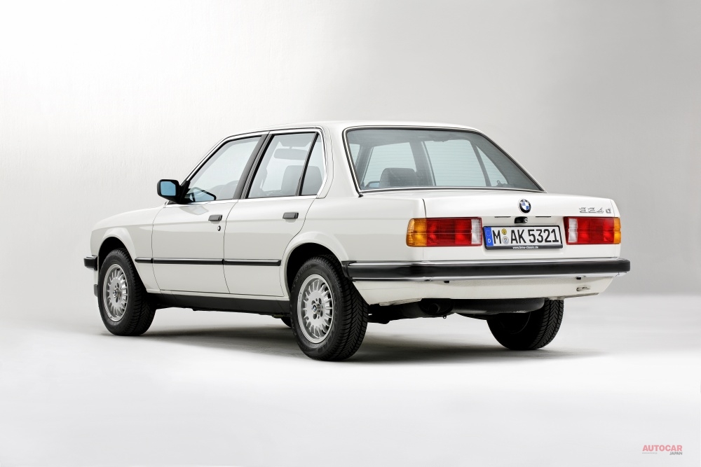 E30型3シリーズのサイズはトヨタ・カローラをわずかに大きくした程度だった。　出典：BMW
