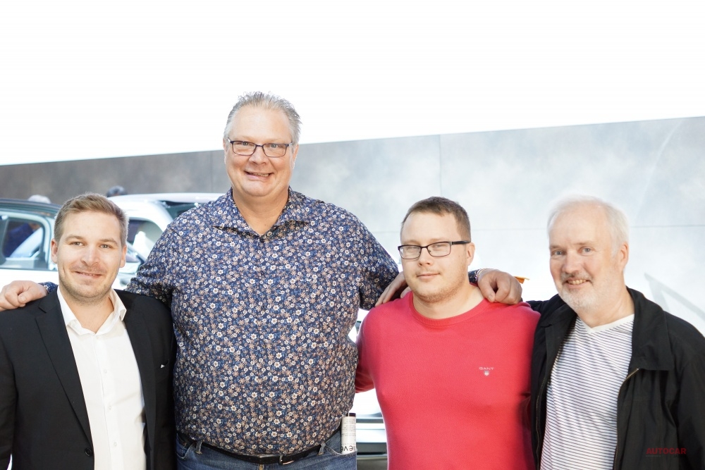 Robert Johnssonさん(写真左)/Viktor Irleさん(左から2番目)