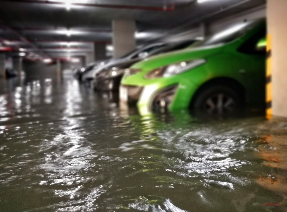 台風被害を受けやすい駐車場の共通点 すぐできる 冠水 強風からウチのクルマを守るベストな方法 Autocar Japan