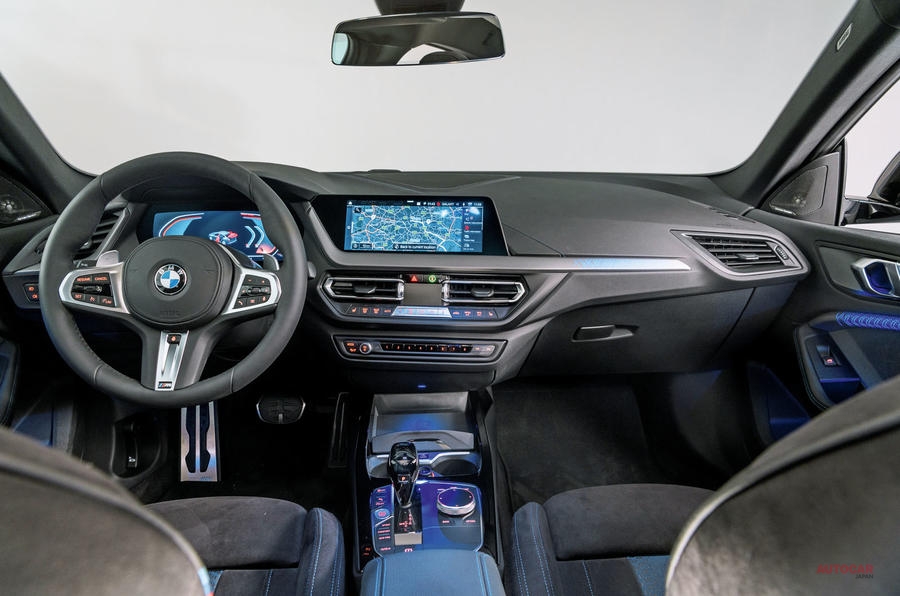 BMWの新型車、2シリーズ・グランクーペの前席。