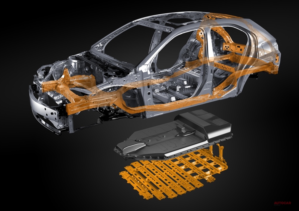 eアクスルは、FF（前輪駆動車）のハイブリッド車の後輪を別のモーターで駆動させる四輪駆動システム。