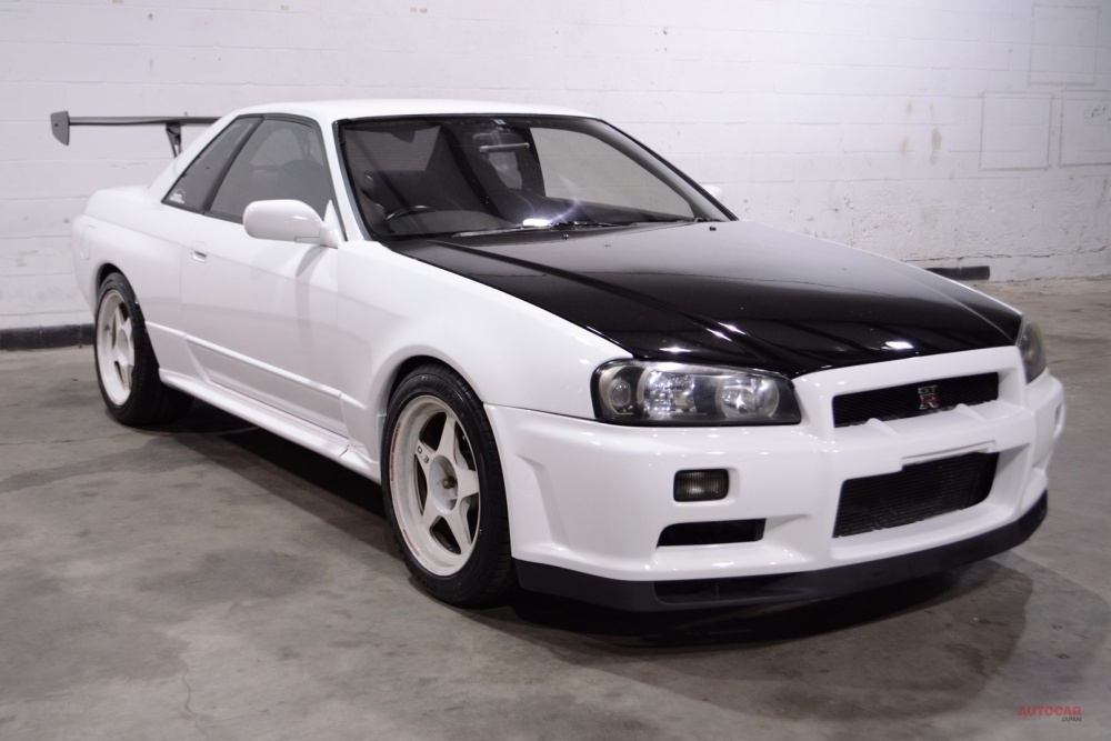 R32のフロントをR34風に変えるキット装着車。　出典：MONTU MOTORS