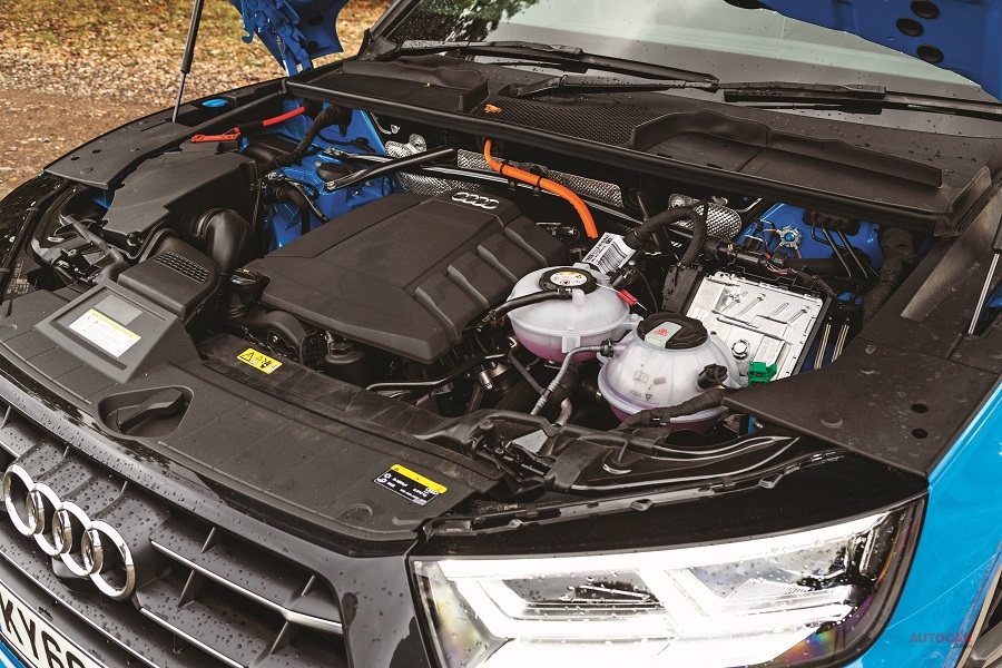 Q5の2.0Lターボエンジンと電気モーターの組み合わせは367psを発揮する。