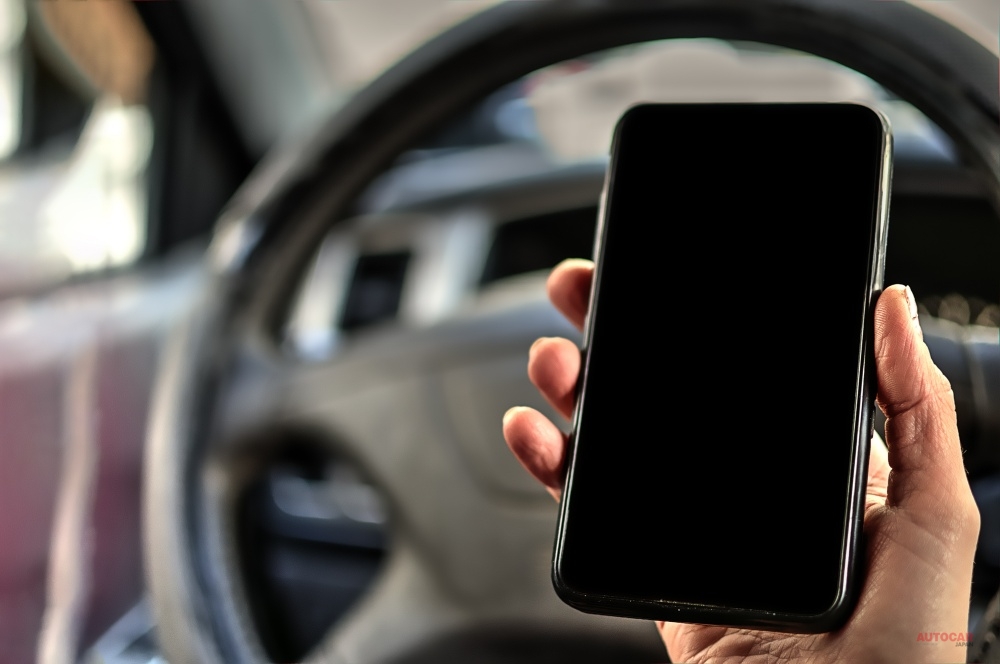 運転中に携帯電話を使うことへの規制強化は全世界的な傾向。