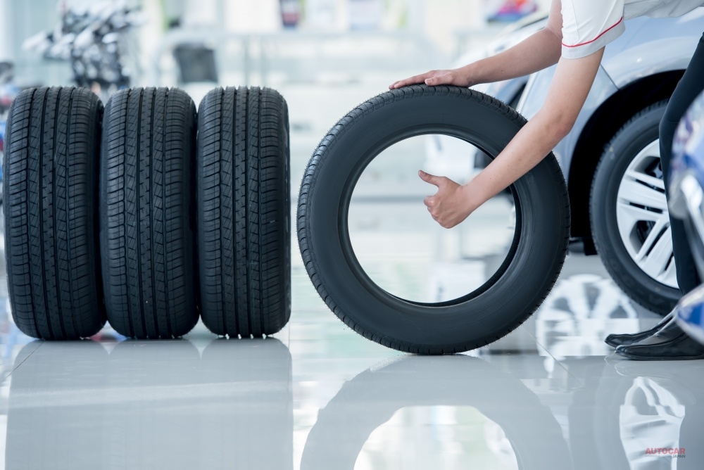 タイヤの主な材料であるゴムに、カーボンブラックを配合するからタイヤは黒い。