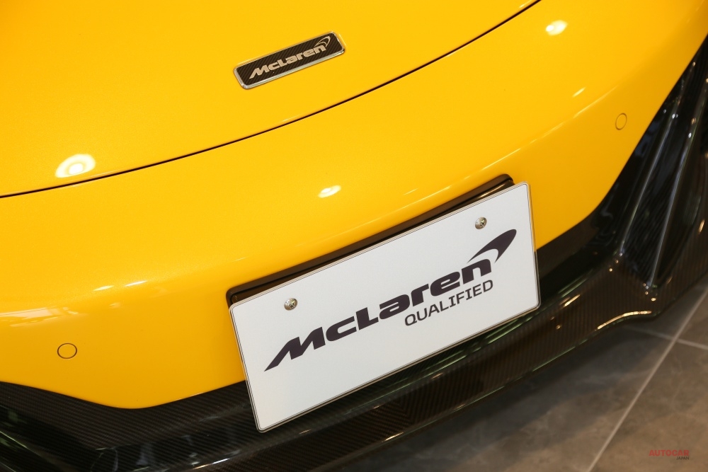 「McLaren QUALIFIED」のロゴが記されたプレートが、認定中古車の証。