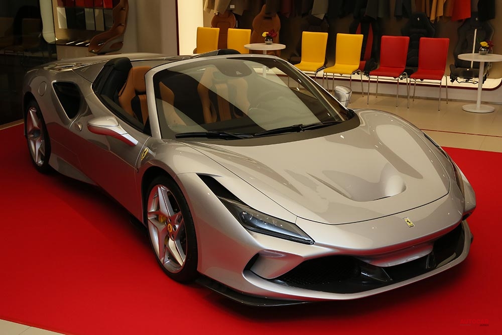 日本上陸 フェラーリ新型 F8スパイダー F8トリブートのオープン版 内装 細部を撮影 ニュース Autocar Japan