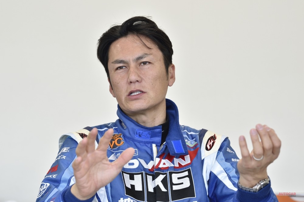 レーシングドライバーの谷口信輝選手。