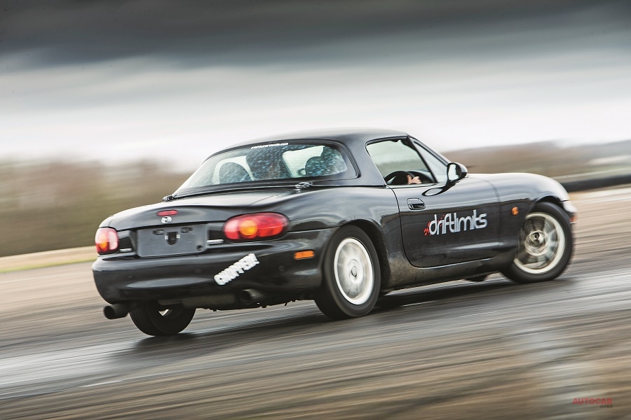 Drift LimitsではMX-5を使ったドリフトレッスンを98ポンド（1万3100円）から提供している