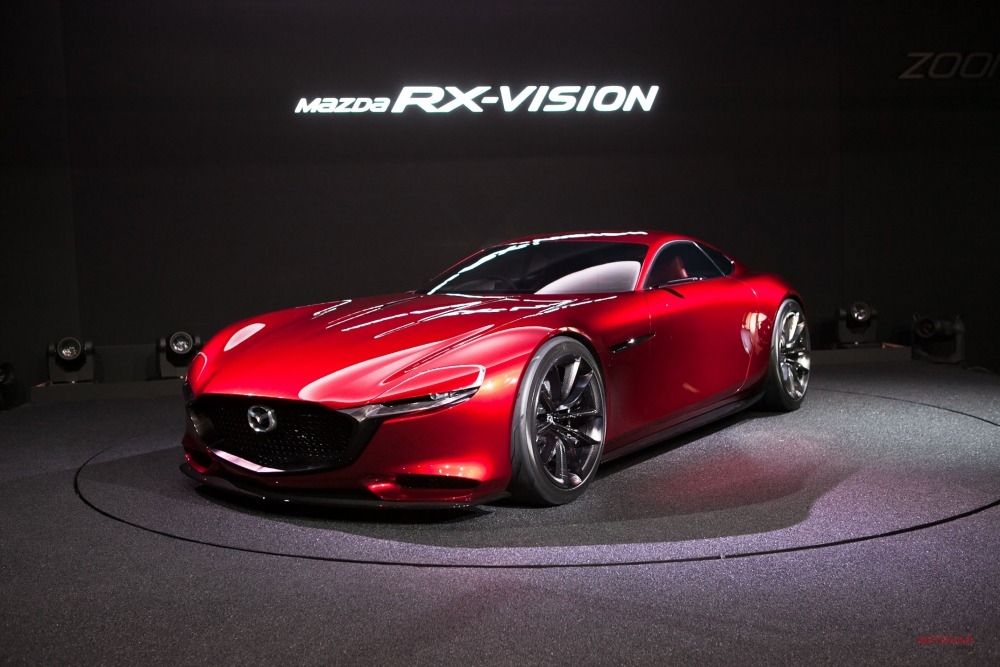 コンセプトモデル「RXビジョン」第44回東京モーターショー（一般公開日：2015年10月30日～11月8日）発表時。