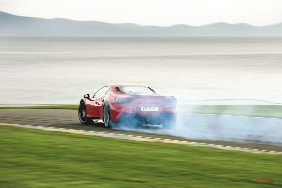 ロードテスターはよりハードコアなピスタよりも488 GTBを好む。