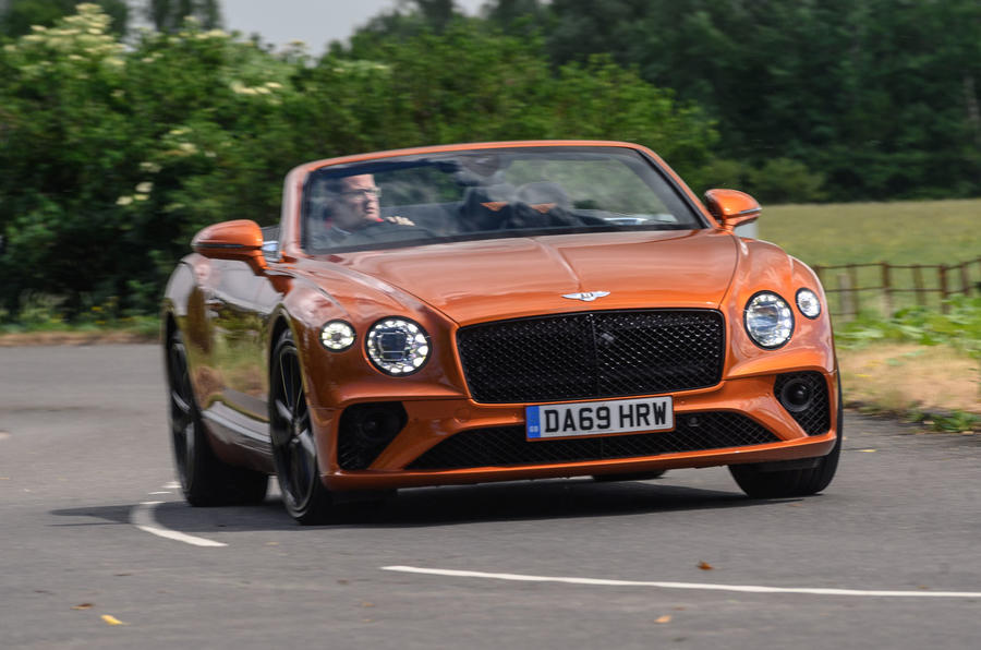 ベントレー・コンチネンタルGT V8コンバーチブル(英国仕様)
