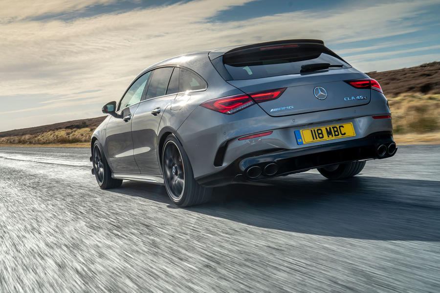 メルセデスAMG CLA 45 Sシューティングブレーク（英国仕様）