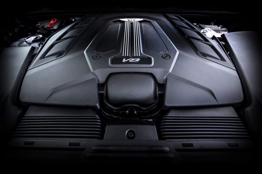 ベンテイガが搭載する4L V8ツインターボの最高出力は550ps、最大トルクは78.5kg-m。