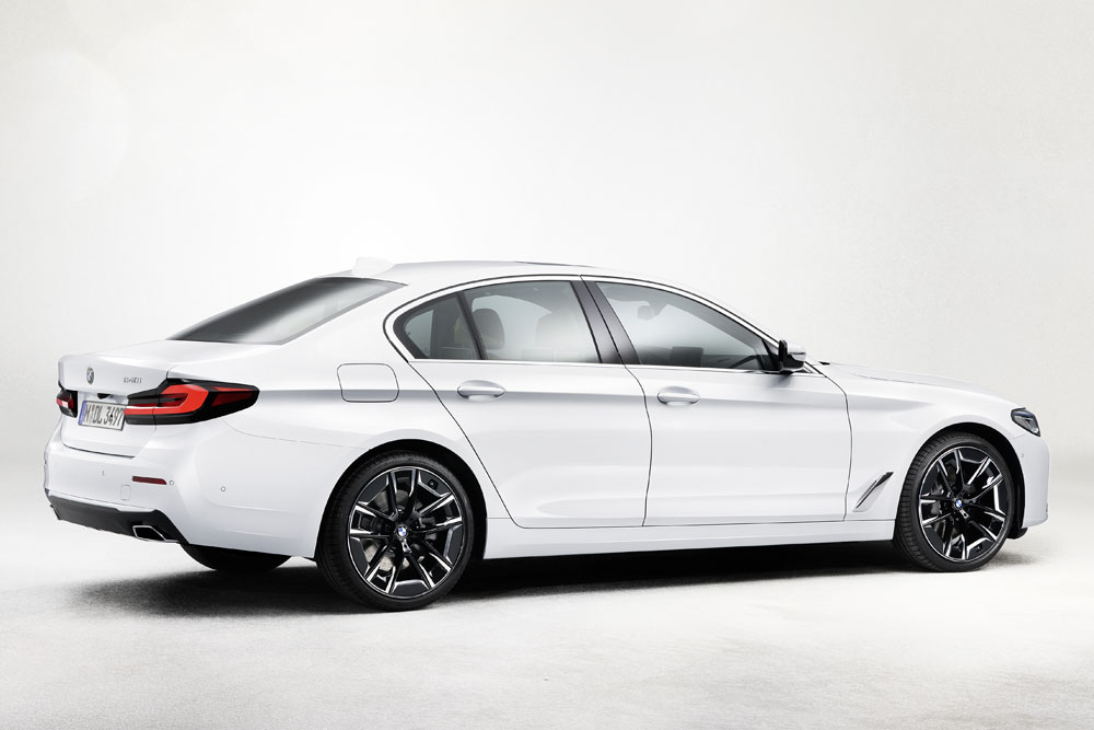 改良新型BMW 540iセダン（欧州仕様）