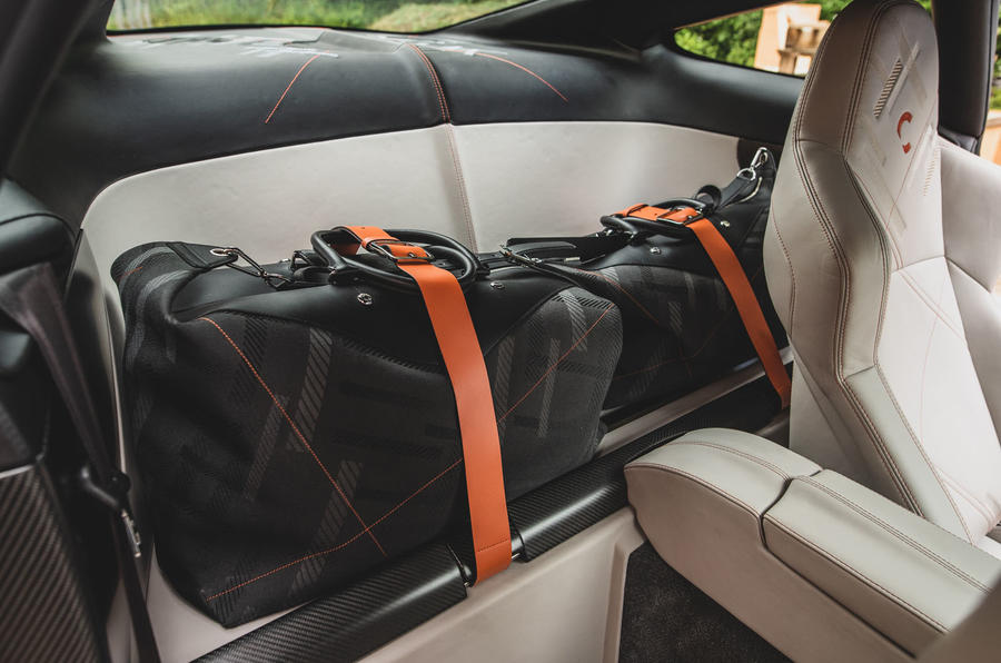 アストン マーティン・カラム・ヴァンキッシュ25 バイ Rリフォージド（英国仕様）