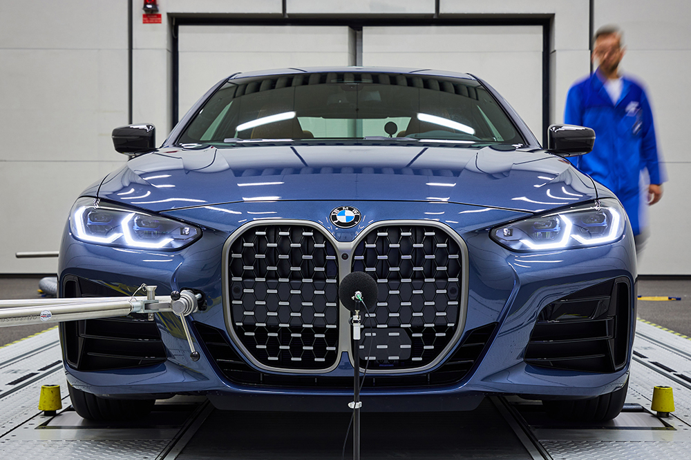BMWのディンゴルフィン工場で量産が開始された新型4シリーズ・クーペ