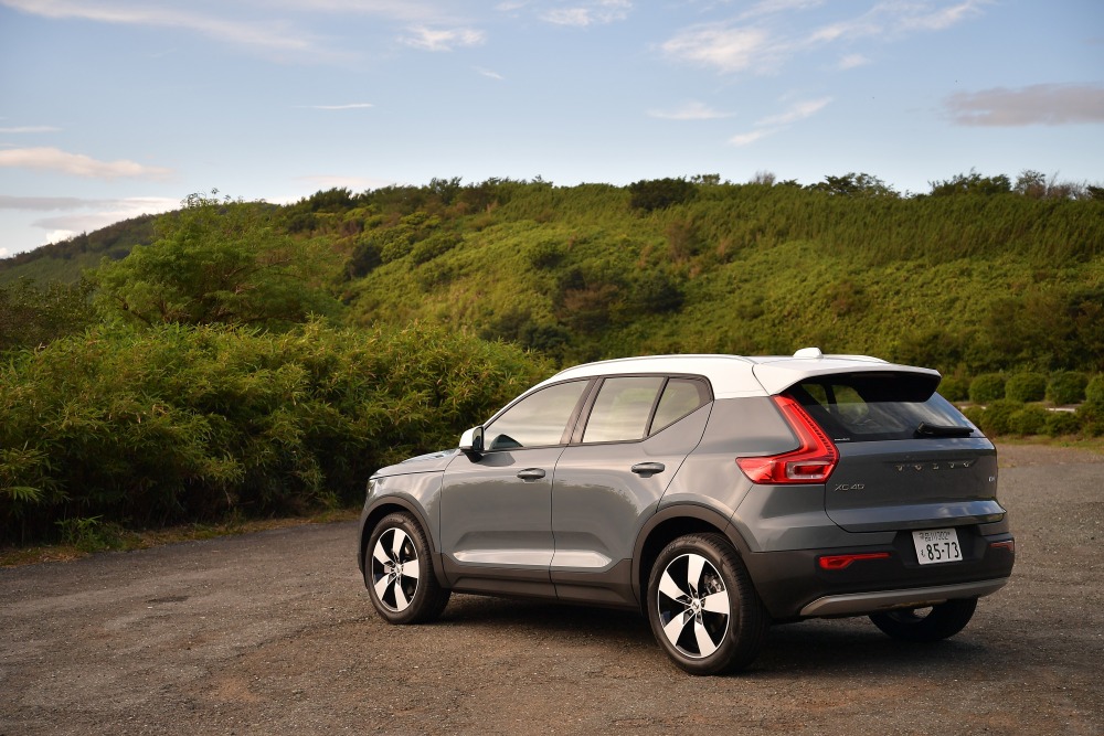 日本で一番売れているボルボがこのXC40。2021年モデルでは、最高速180km/h制限のキーフォブ「ケアキー」を導入し、新たな安全性を提案している。