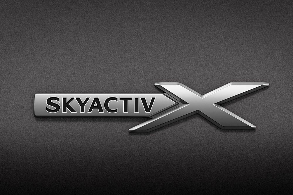 改良新型のSKYACTIV Xのバッジ