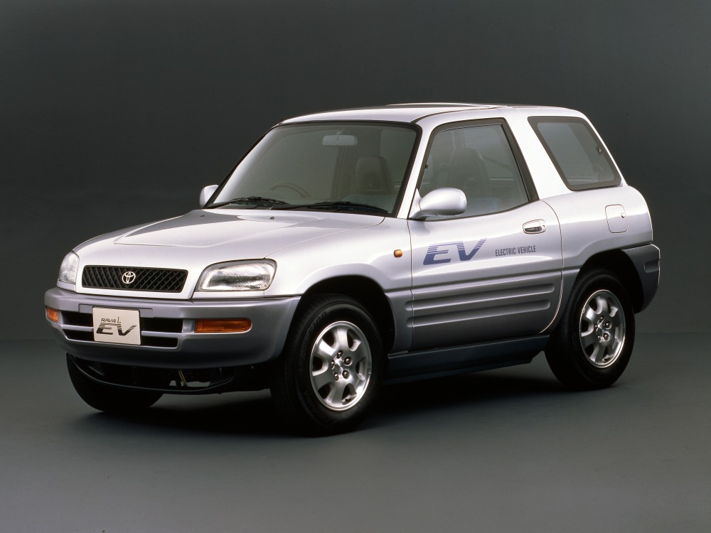 日本車では「RAV4 EV」、「フィットEV」、「デミオEV」などが発売されきたが、トヨタ、ホンダ、マツダそれぞれの幹部は「あくまでもZEVありき」と言い切っていた。