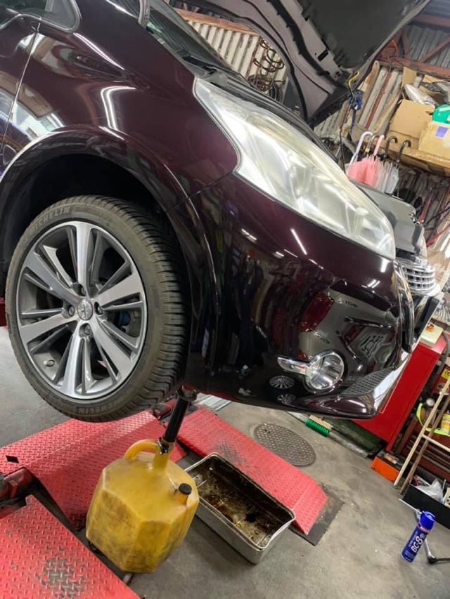 プジョー208xy エンジンオイル消費激しい オイル交換 ニューテックエンジン添加剤投入 Autocar Japan