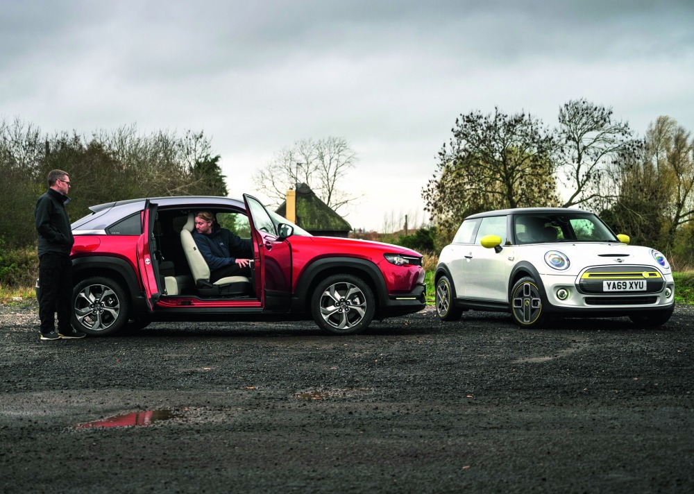 どちらも、各ブランドの走りのアイデンティティをうまく落とし込んでいる。目隠しして乗っても、メーカーを言い当てられるはずだ。