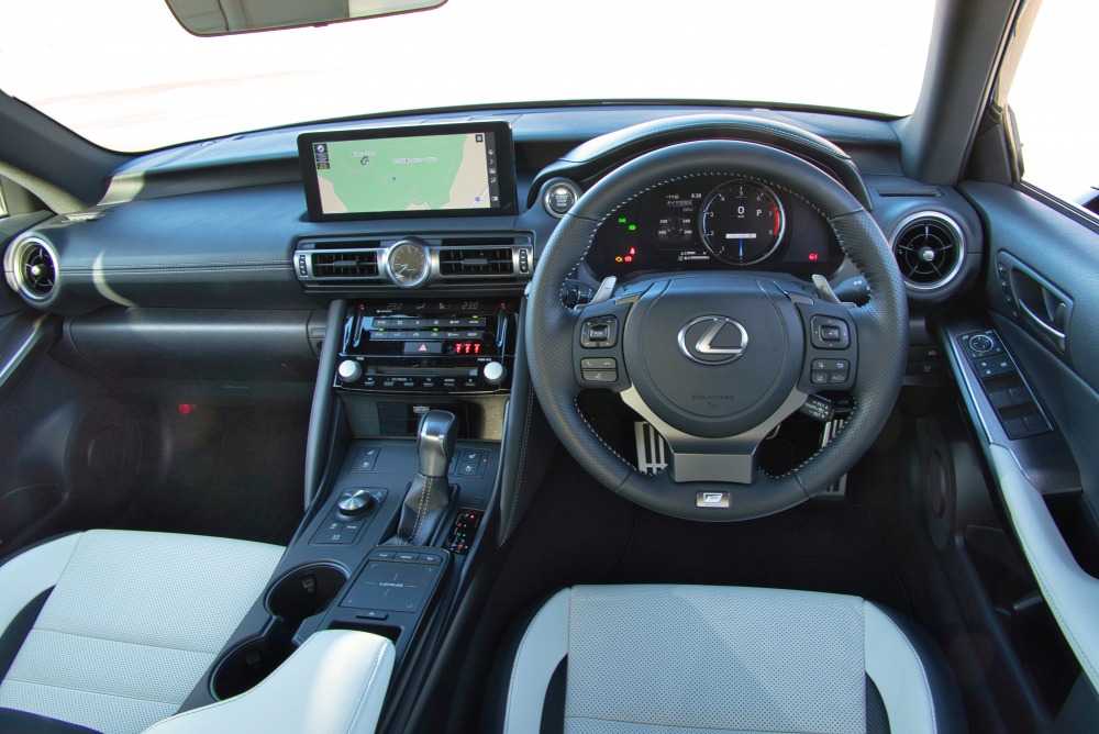 レクサスIS350 Fスポーツの前席内装（内装色：ホワイト）