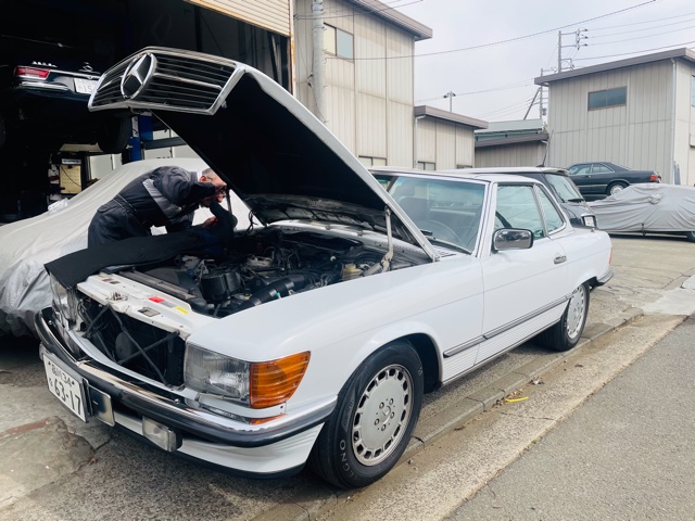 R107型メルセデス・ベンツ560SL インテーク周辺／燃料系／点火系などの