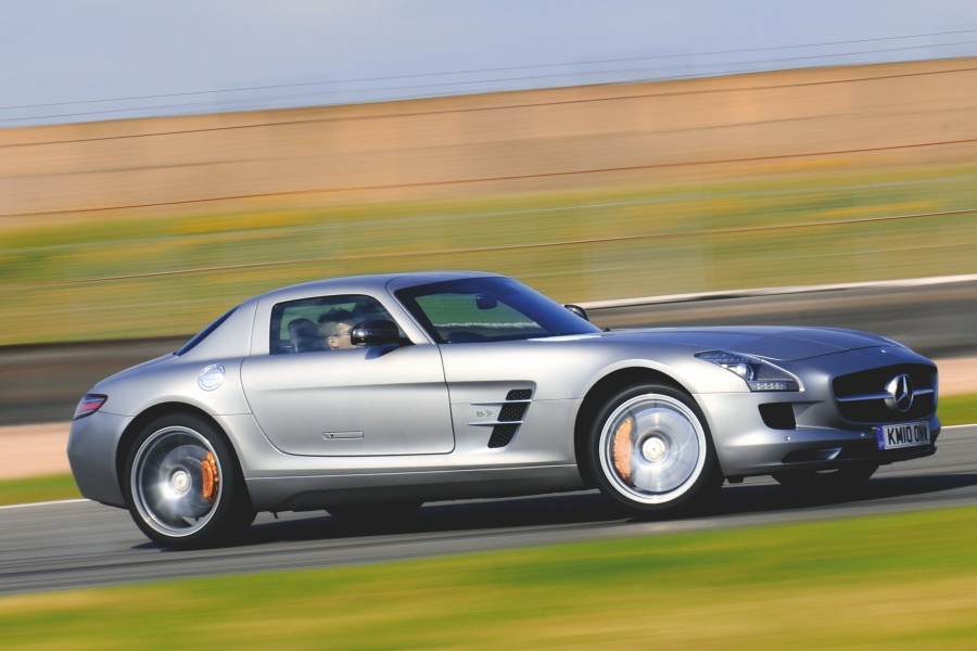 571psにガルウイング メルセデス ベンツsls Amg 英国版中古車ガイド 価格は上昇中 Autocar Japan