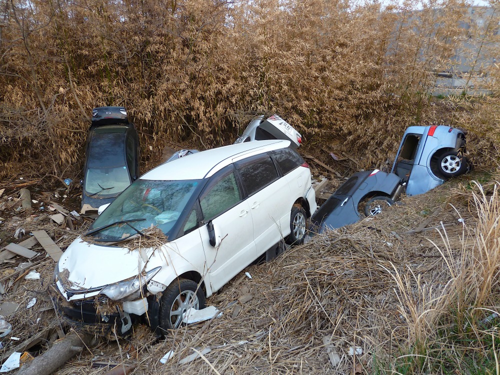 東日本大震災では多くの自動車が被害を受けた