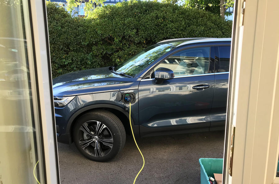 ボルボXC40 リチャージ・プラグイン・ハイブリッドT5 インスクリプション・プロ(英国仕様)