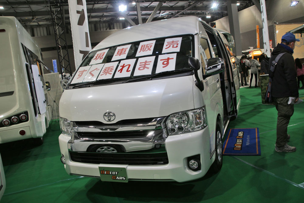 ダイレクトカーズが、名古屋キャンピングカーフェア2021スプリングに出展した「アルヴェルエース・プレミアムラウンジII」。