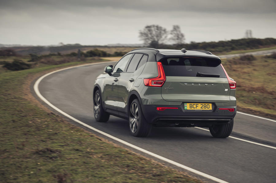 ボルボXC40 P8リチャージ(英国仕様)