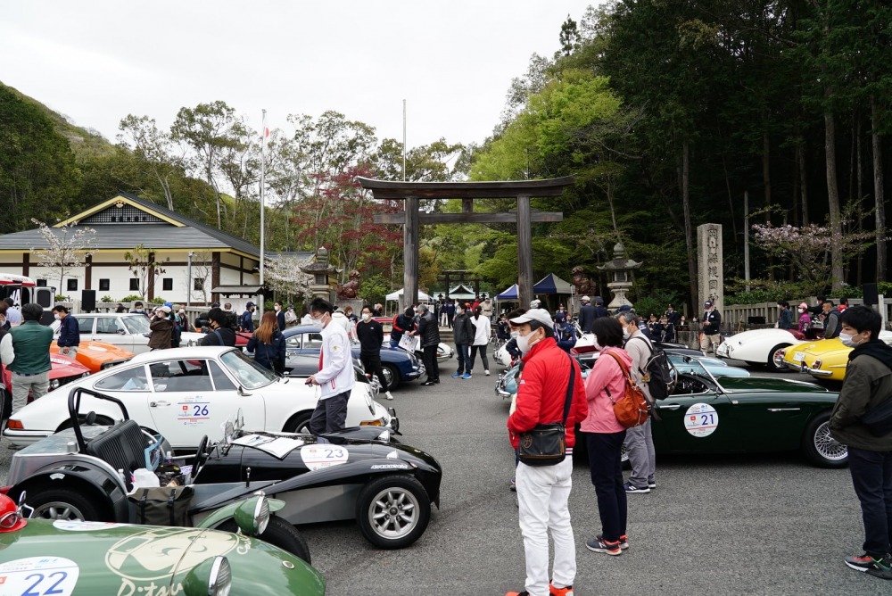 今年も岡山懸護国神社からラリーが始まった。