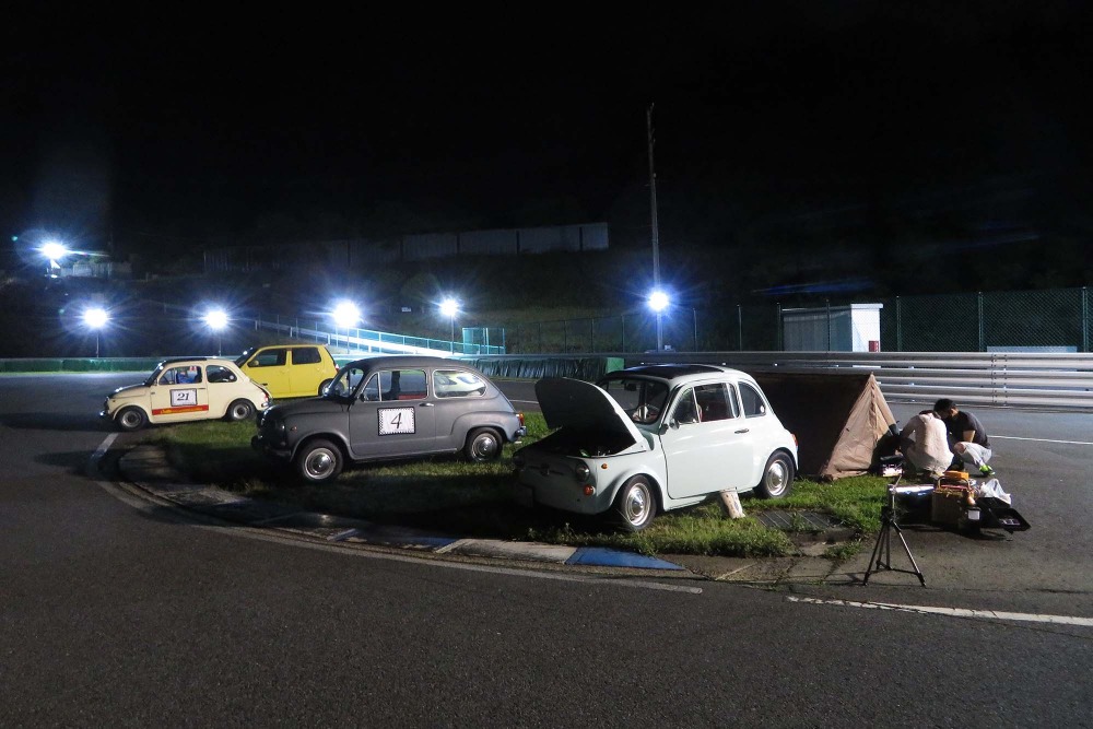 イベントの前夜には幸田サーキットが試験的に行った「イタリア車でキャンプ♪」で、参加者の親睦を深めた。